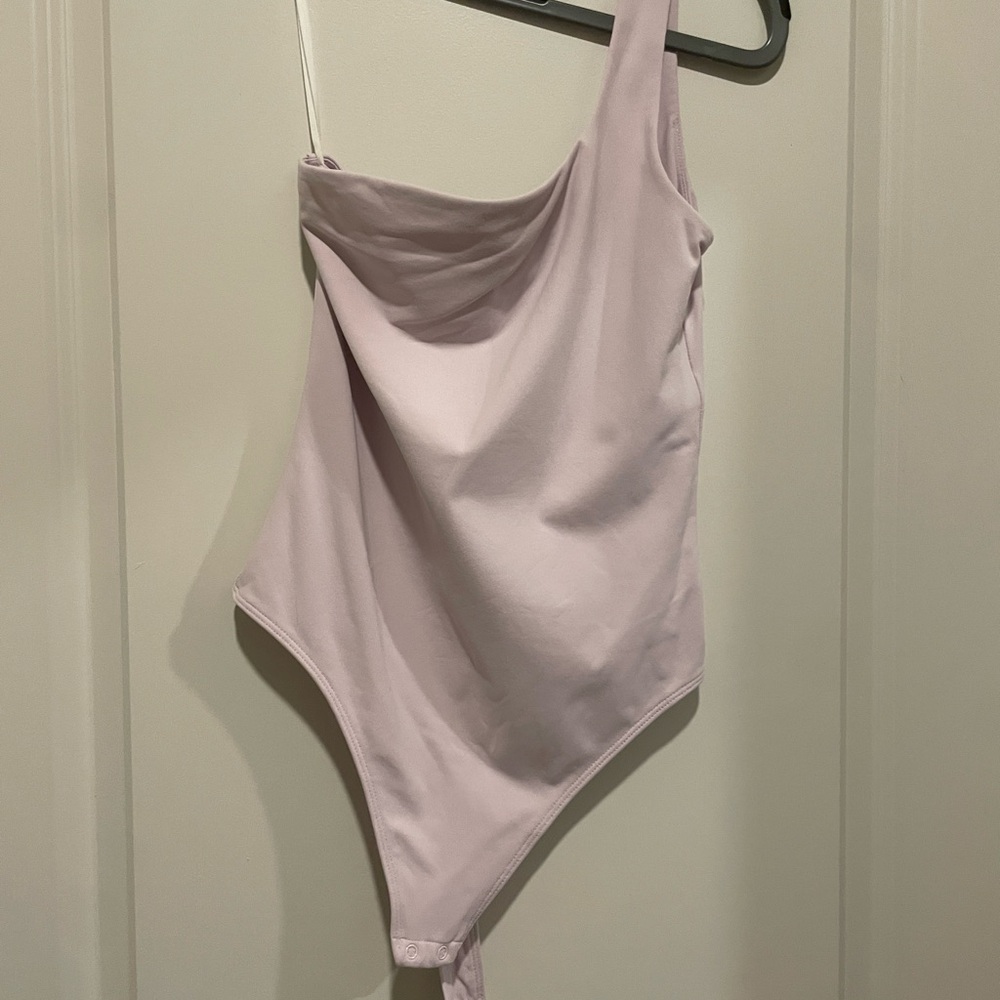 Babaton
Contour One-Shoulder Bodysuit halo pink